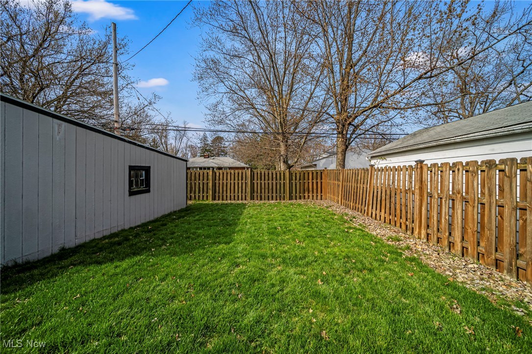 352 E 322nd Street, Willowick, Ohio image 6