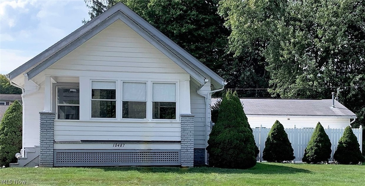Looking for a cute cottage? This is it!! Walking distance to schools, library, ball fields, walking paths and town! There is an enclosed front porch - great for watching town parades! This is a 2 bedroom house with a basement that includes a finished room with built-ins, great for a craft room or exercise room. Concrete drive has enough room to park extra vehicles and there is a double-wide, double-deep garage. This one won't last - call to see it now!
