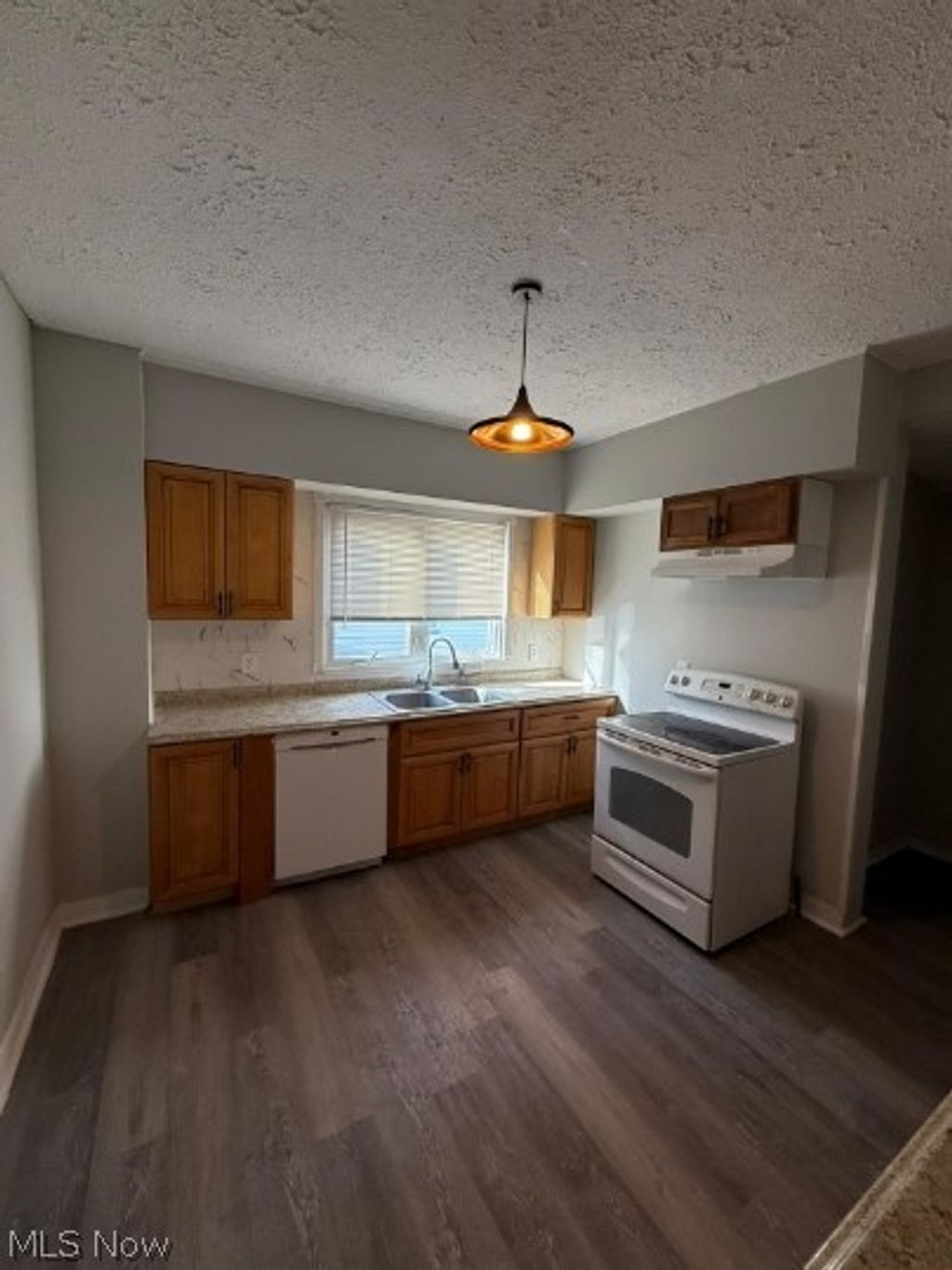 Photo of 1336 Thoreau Road, Lakewood, OH 44107 (MLS # 5194327)