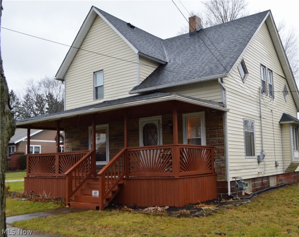 Just steps away from Cy-Hewit park and downtown shopping/dining. On the first floor, you have your living room, family room, kitchen, and formal dining room, along with a full bath. Upstairs you have 3 spacious bedrooms, 2 with walk in closets, a full bath, and second floor laundry! New flooring throughout. New roof in 2011. New hot water tank in 2011. New furnace in 2017. Call Today for a private tour and to make this home yours!