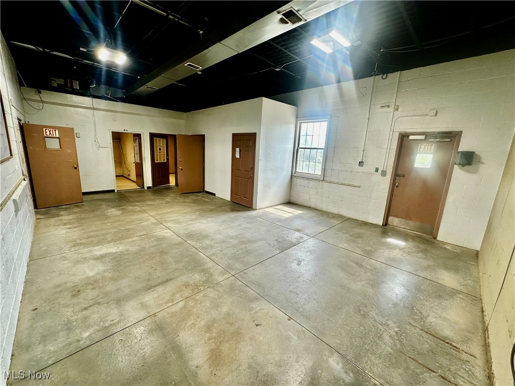 Village/Mogadore - Commercial Sale