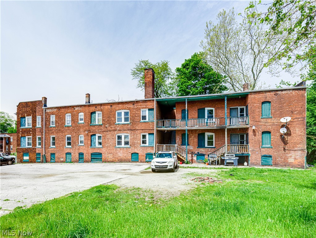975 Parkwood Drive