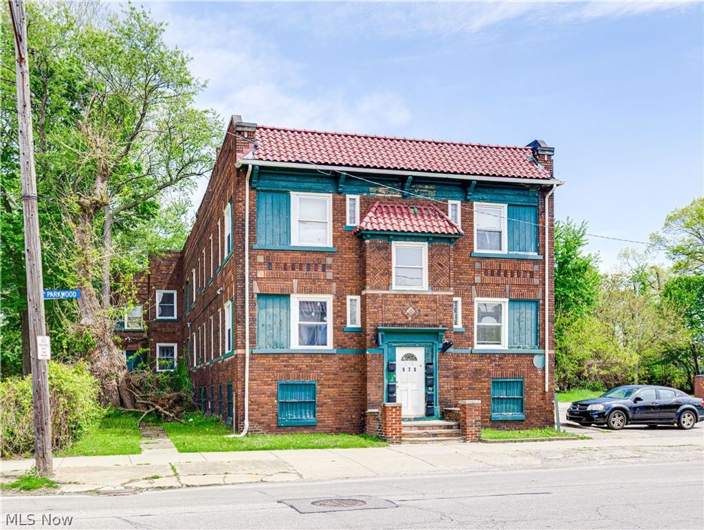 Photo of 975 Parkwood Drive, Cleveland, OH 44108 (MLS # 5212684)