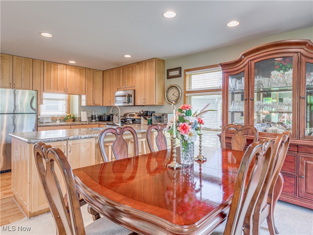 Canton, Ohio 44708, United States, 3 Bedrooms Bedrooms, ,4 BathroomsBathrooms,Residential,Active,179212