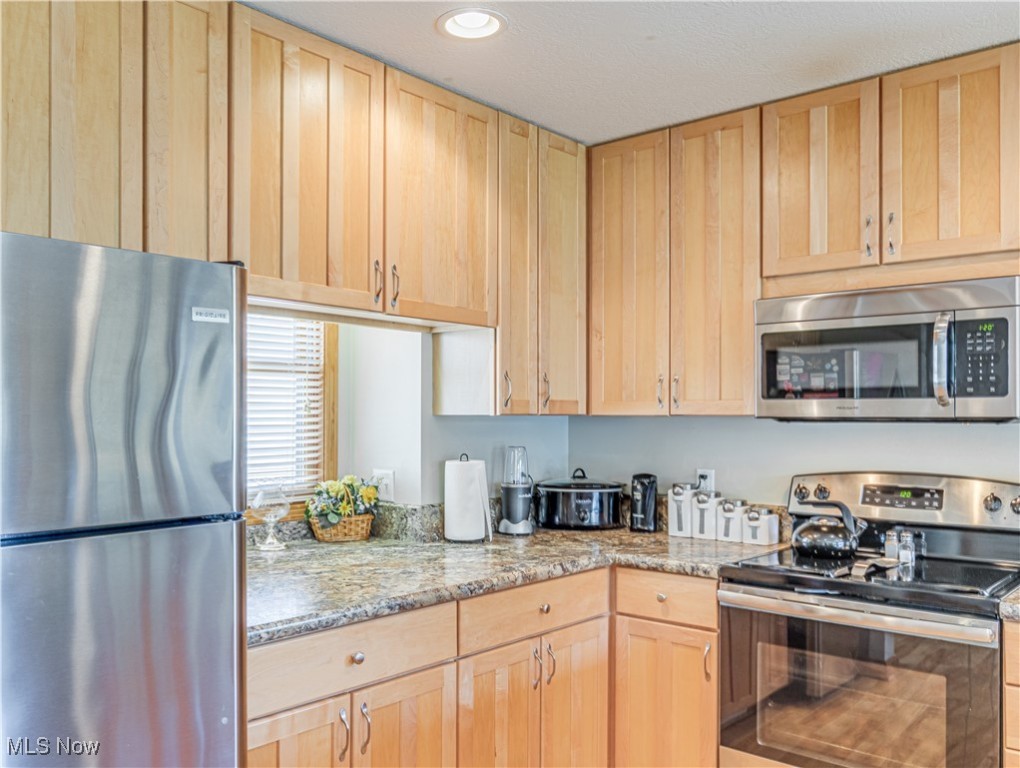 Canton, Ohio 44708, United States, 3 Bedrooms Bedrooms, ,4 BathroomsBathrooms,Residential,Active,179212