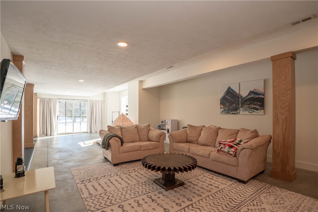 Retreat/Brenelle - Residential