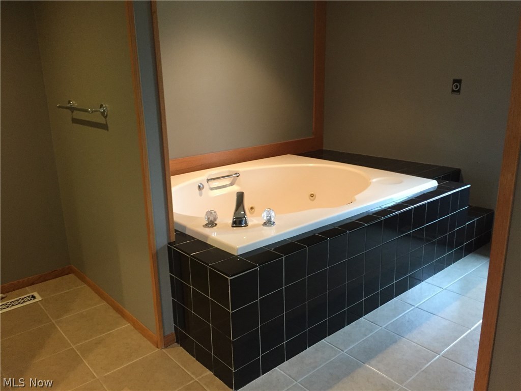 Living Homes 06 - Residential Lease