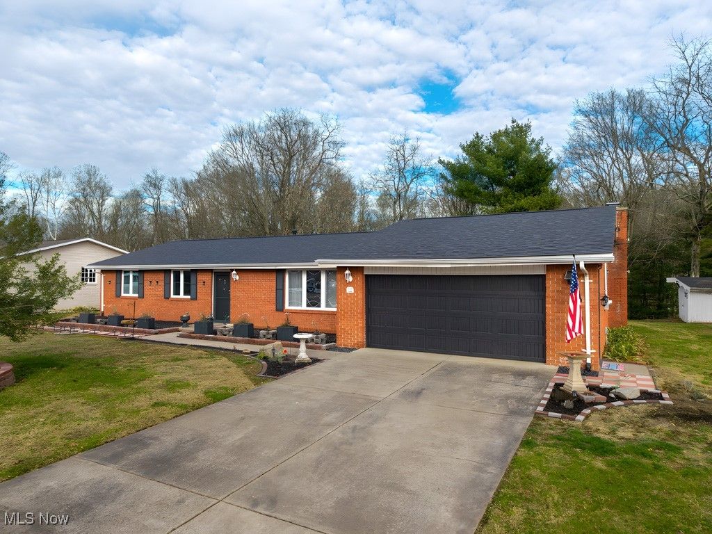 Photo of 111 Bohl Drive, Marietta, OH 45750 (MLS # 5178100)