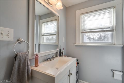 Tiny photo for 934 Packard Drive, Akron, OH 44320 (MLS # 5190394)