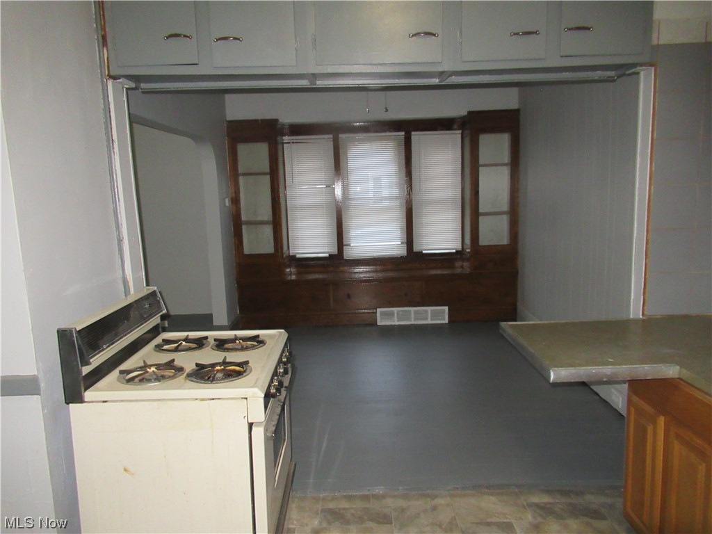 West 95th Street Sub/E R Cowli - Residential Lease