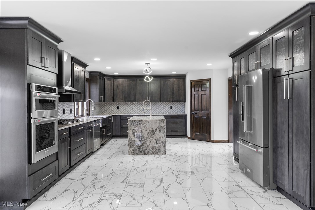 3189 Chardonnay Lane, Poland, Ohio image 4
