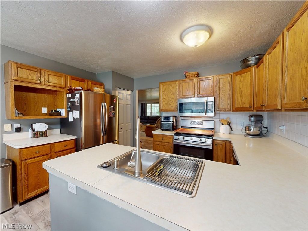 Photo of 167 Marwyck Place Lane, Northfield, OH 44067 (MLS # 5210001)