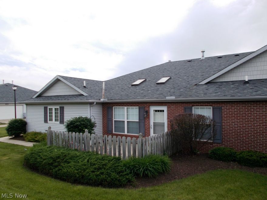 Enjoy maintenance free living in this beautiful 2 bedroom, 2 bath condo in Midview Schools.  Large spacious rooms, vaulted ceilings, fireplace, skylights, central a/c, and plenty of storage space.  Master bedroom features a private master bath with huge walk in closet.  Walk in storage closet in the hallway.  This is the condo you've been looking for!