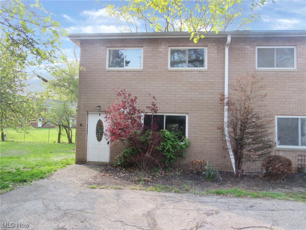 Large three-bedroom condo with very reasonable maintenance fees located close to public transportation and amenities. The property needs cosmetics but is priced to sell. Great opportunity for sweat equity. Make this home yours today!