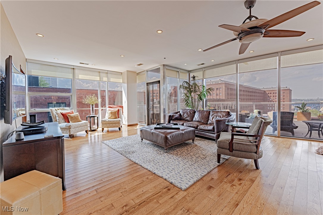 Pinnacle Condo - Residential