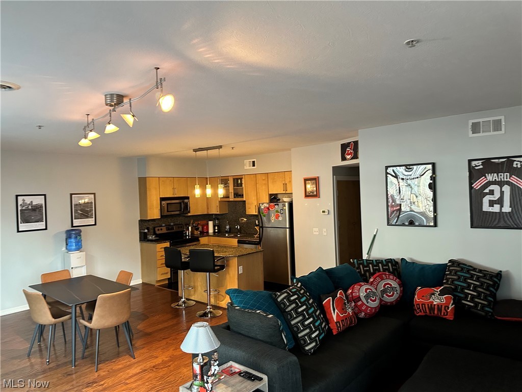 Stonebridge Plaza Condo - Residential