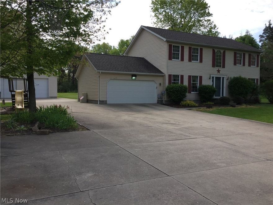 l shaped lot having 2.5 acres with rear pond. extra 36x32 heated building (2007) with 10ft doors and 12ft  ceiling.newer roof shingles,concrete drive.200 amp service box,
whole house generator. step down family room with brick fireplace,balcony from second floor overlooking foyer. very spacious home. country living.
very private back yard.