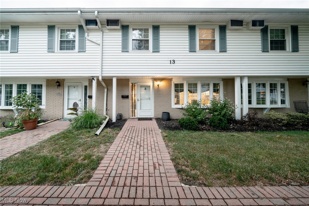 Welcome to this beautifully updated 4-bedroom, 2.5-bathroom condo that offers the perfect blend of comfort, style, and convenience. Featuring updated flooring and modern appliances throughout, this home is move-in ready and designed for easy living.
Enjoy multiple living spaces including a cozy family room with access to private outdoor space—ideal for relaxing evenings or entertaining guests. The open layout provides flexibility for both casual and formal living. The spacious kitchen is equipped with updated appliances, perfect for cooking and hosting.
Upstairs, the generously sized bedrooms provide ample space for rest and privacy, while the updated bathrooms offer contemporary finishes. A 2-car garage adds extra storage and convenience.
Centrally located, this home is just minutes from major shopping centers, medical facilities, and highway access—making daily commutes and errands a breeze.
Don’t miss the opportunity to own this well-appointed condo in a prime location!
