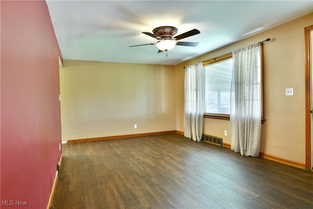 587 Mona Lane, Youngstown, Ohio image 11