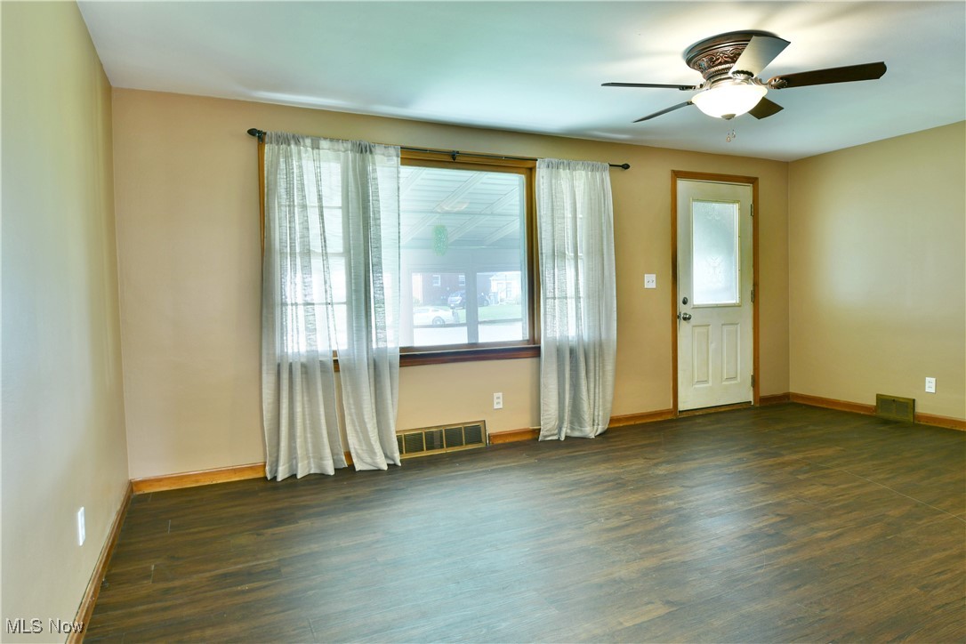 587 Mona Lane, Youngstown, Ohio image 12