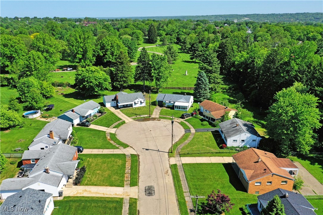 587 Mona Lane, Youngstown, Ohio image 8