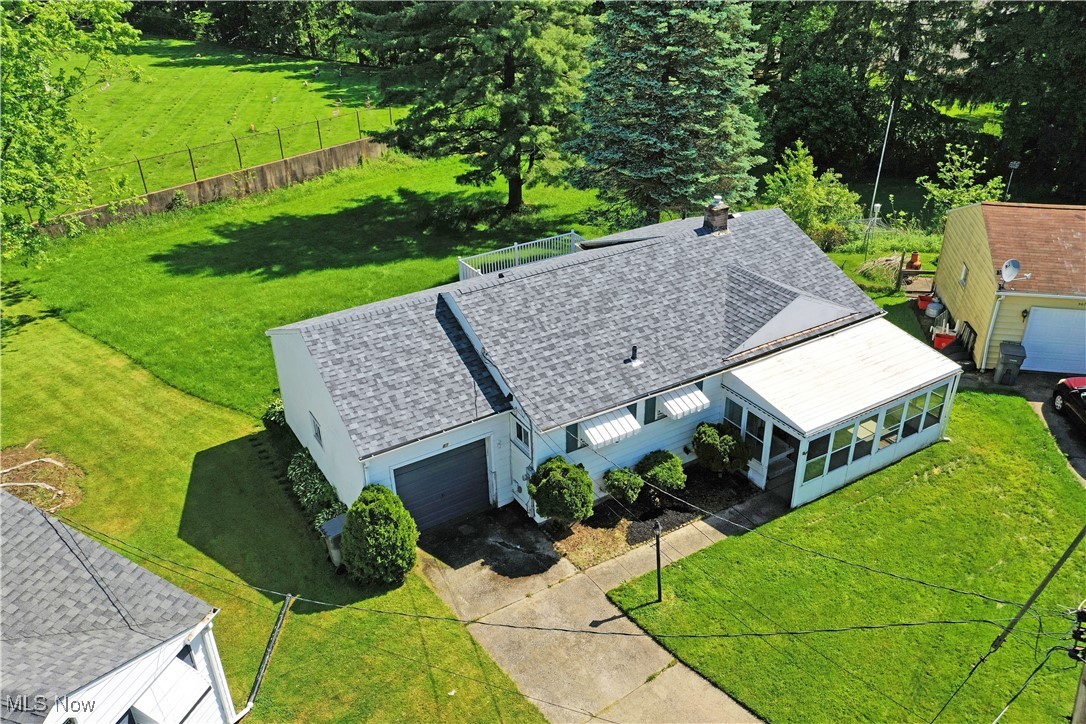 587 Mona Lane, Youngstown, Ohio image 3