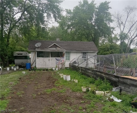 Photo of 731 16th Street, Elyria, OH 44035 (MLS # 5221581)