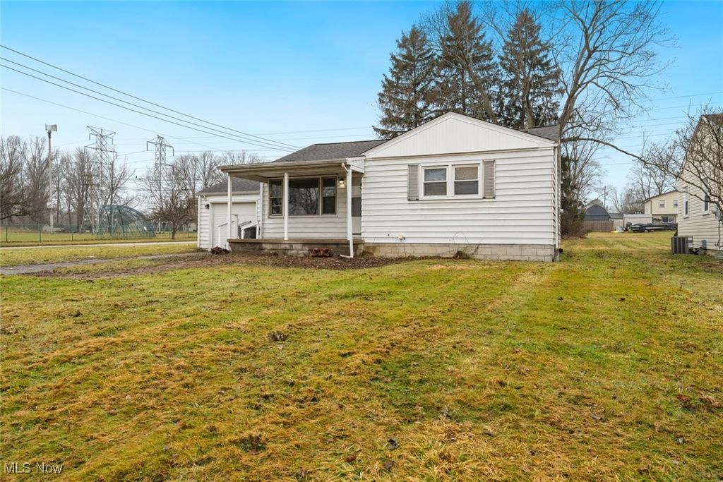 Photo of 2934 Brunswick Road, Youngstown, OH 44511 (MLS # 5180483)