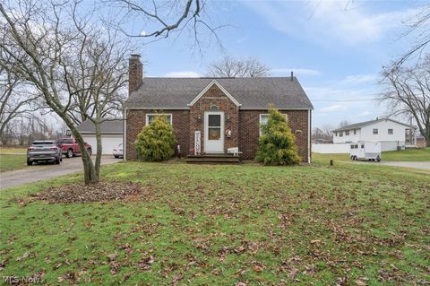 Homes For Sale - 1402 S Chapel Street<br/> Louisville, OH 44641