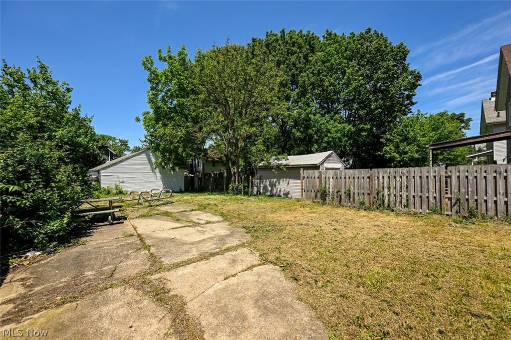 Photo of 980 Neptune Avenue, Akron, OH 44301 (MLS # 5214228)