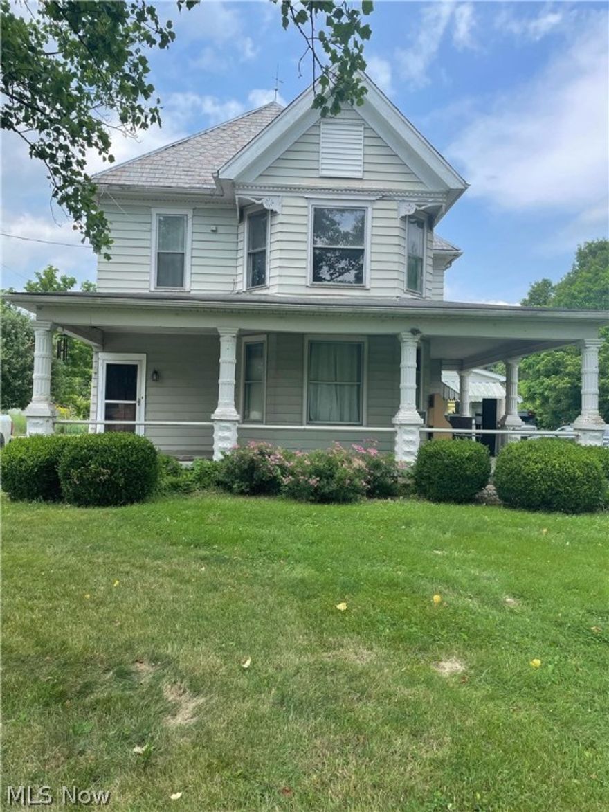 2bedroom, 1 bathroom. Range, refrigerator, washer/dryer hook-up, patio and parking is available for the tenant. Security deposit and first months rent is due prior to move-in. Tenant pays for all utilities water, sewer, gas, electric, and trash.