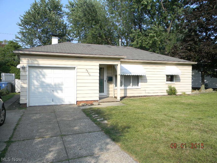 Great Updated 2 Bedroom Ranch,, Furnace, AC, Carpet, Flooring and Paint 2015,, Updated Bath and Kitchen...