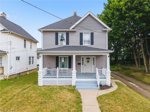 Homes For Sale - 915 Auburn Place<br/> Canton, OH 44703