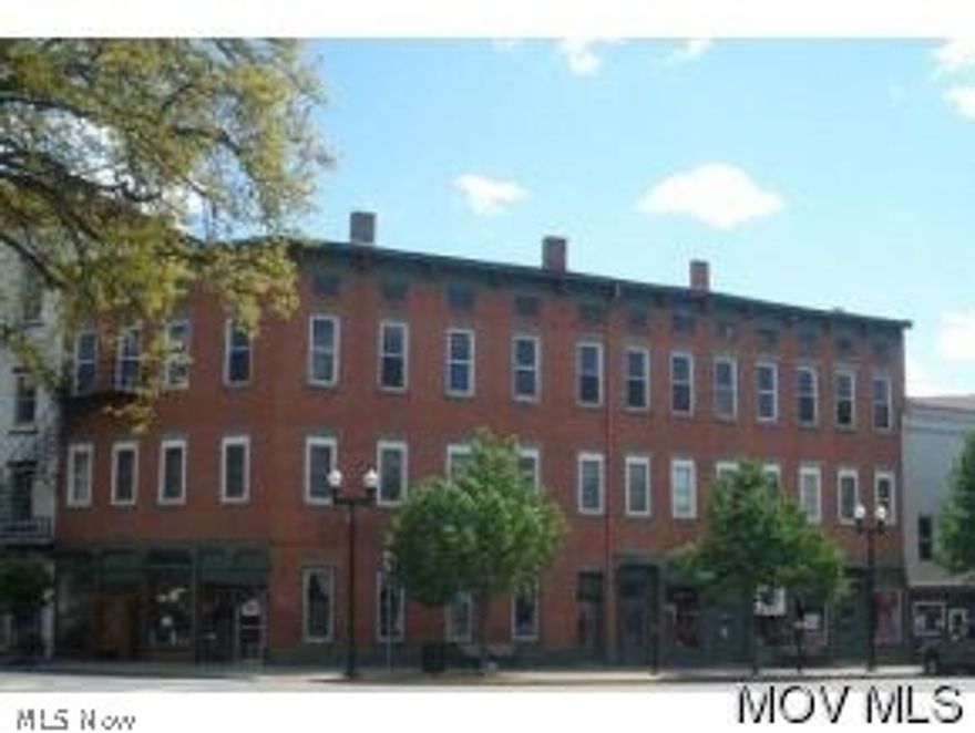 For Rent, Excellent retail location on Main Street. 1st Floor Ready to move in store front.
Highlights
Exposure on Main Street. Easy access 24 hours a day, 7 days a week. Close proximity to many amenities such as restaurants, banks, and public transit.