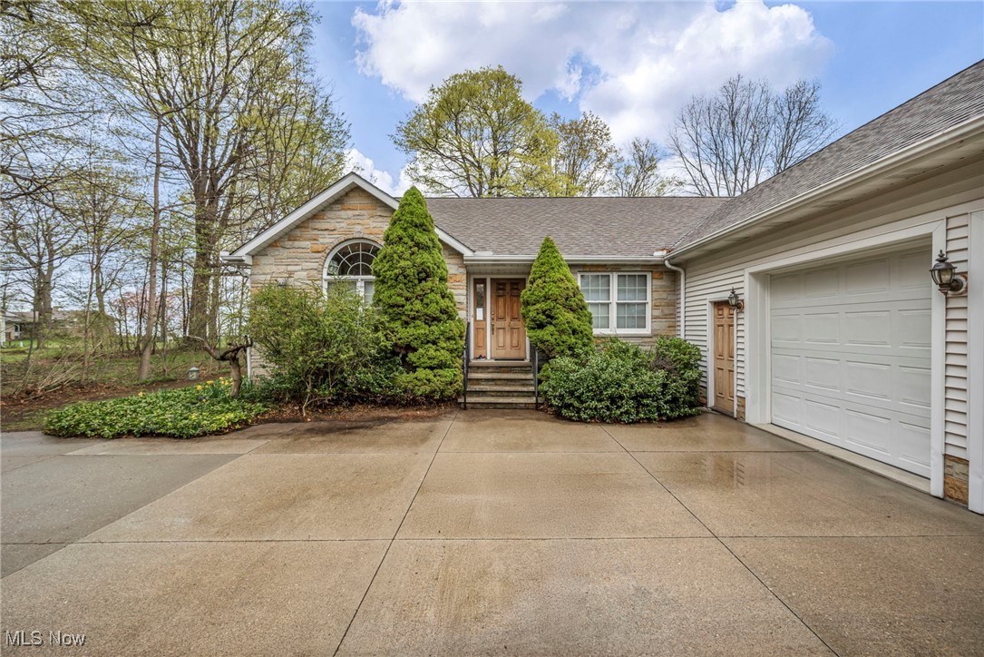 1126 Lake Road, Conneaut, Ohio image 1