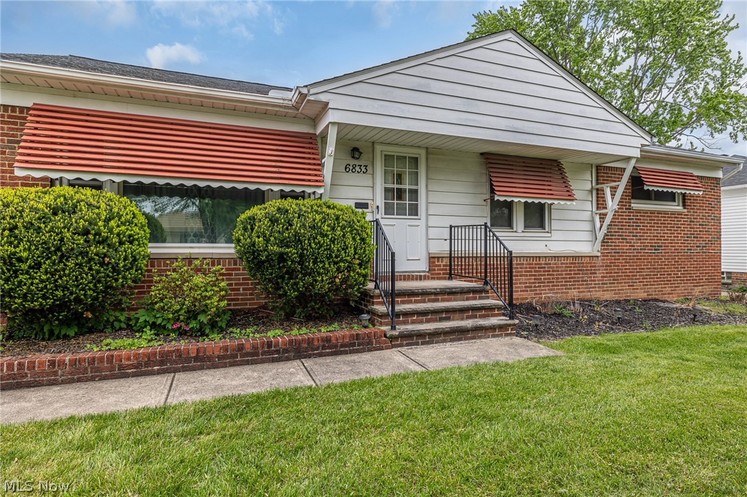 6833 Maplewood Road