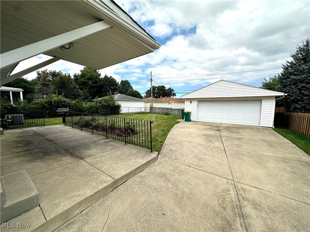 Photo of 181 E Hillsdale Avenue, Seven Hills, OH 44131 (MLS # 5168545)