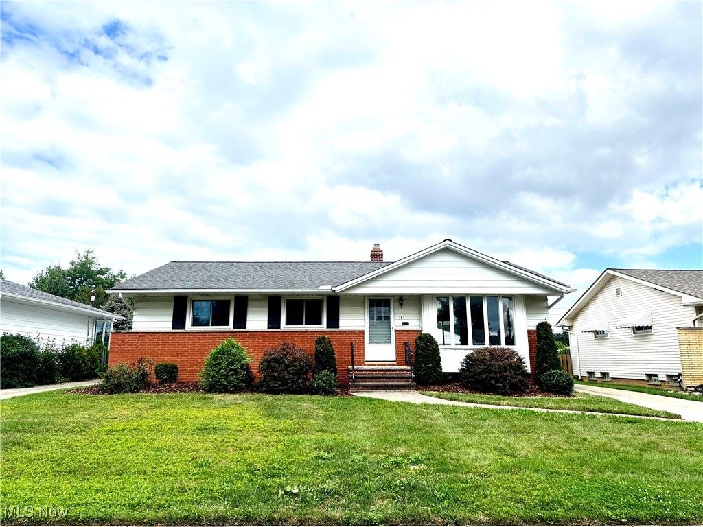 Photo of 181 E Hillsdale Avenue, Seven Hills, OH 44131 (MLS # 5168545)