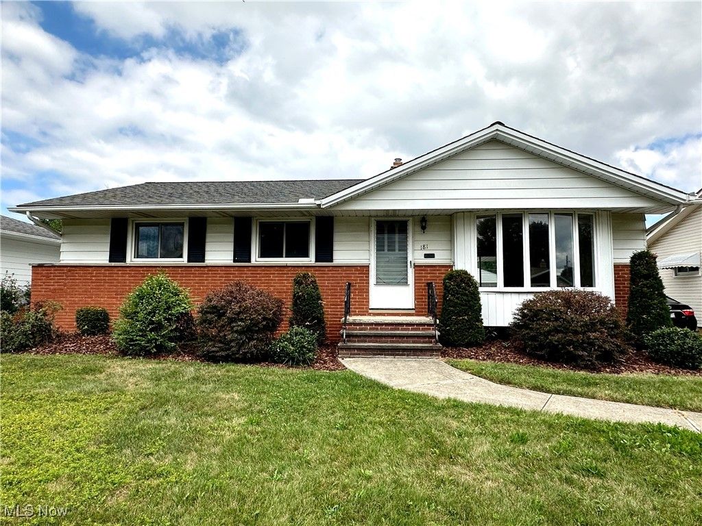 Photo of 181 E Hillsdale Avenue, Seven Hills, OH 44131 (MLS # 5168545)