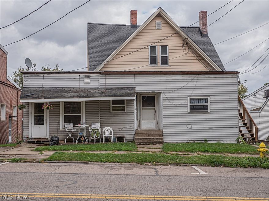 5 Unit Apartment Building:  4, 1 bedroom 1 bath units.  and 1 2 bedroom 1 bath unit.  Two of the 1 bedrooms are rented for $450.00 a month,  Expenses to follow.