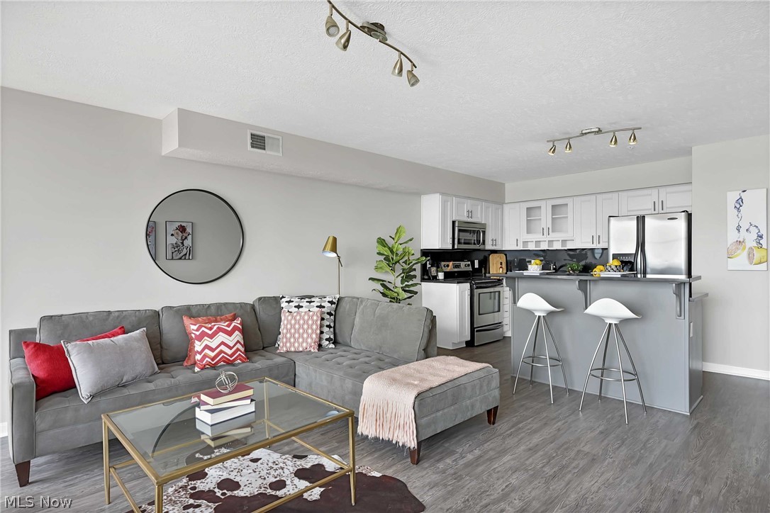 Stonebridge Ph 01 Condos - Residential