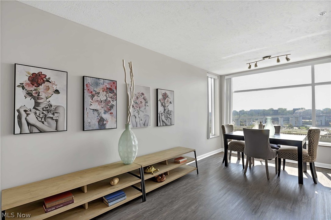 Stonebridge Ph 01 Condos - Residential