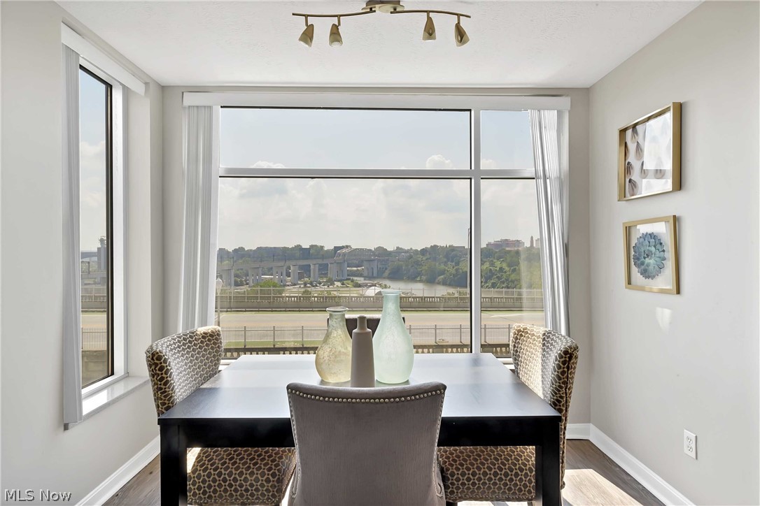 Stonebridge Ph 01 Condos - Residential