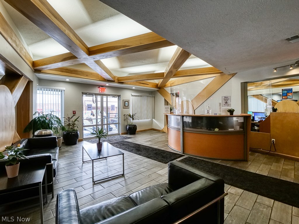 Stonebridge Ph 01 Condos - Residential