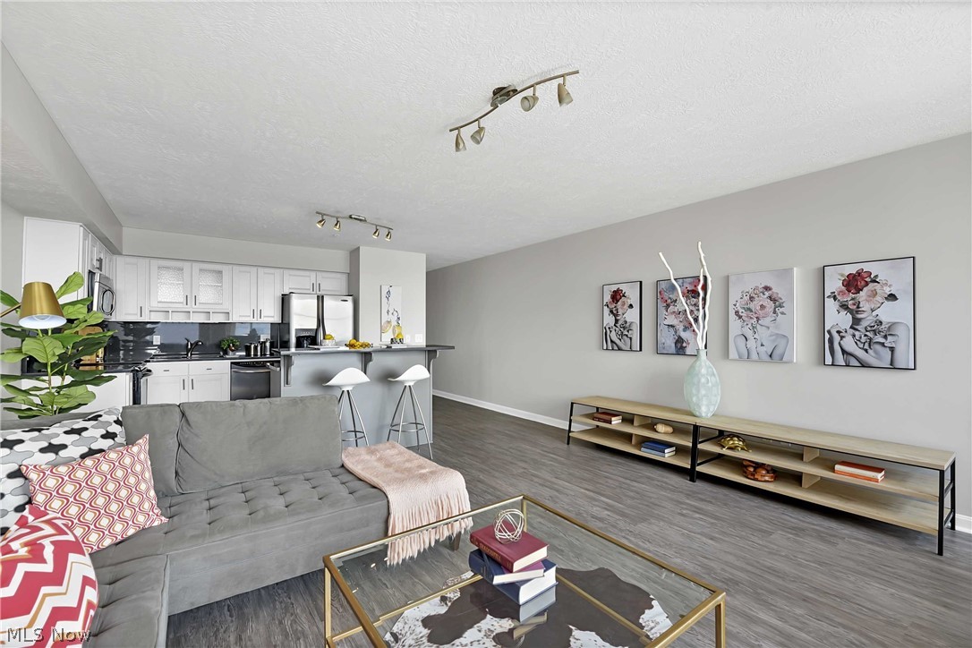 Stonebridge Ph 01 Condos - Residential