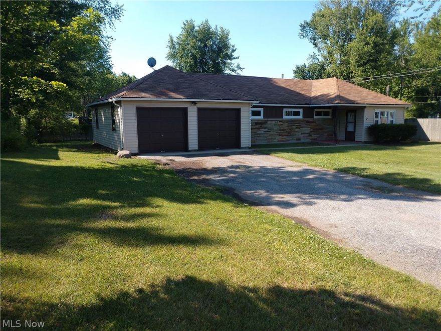 3 Bedroom, 1 Bath Saybrook Ranch. Bonus Room could be 4th bedroom. 21'x30' attached garage. Newer Vinyl windows, overhead doors, entry doors, closet doors. Recently textured ceilings throughout home and painted all surfaces. Newer countertops and laminate flooring. Seller will allow a $2,000.00 allowance for buyer to choose carpeting for three bedrooms. Newer lights, switches and devices. 8'x8' covered front porch and 9'x27' rear concrete patio.