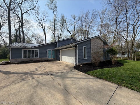 Homes For Sale - 32847 Redwood Boulevard<br/> Lorain County, Avon Lake, OH 44012