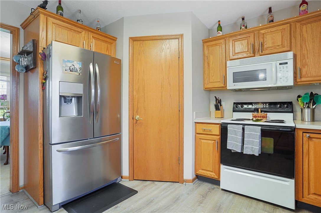 803 Collins Pond Drive, Ravenna, Ohio image 14