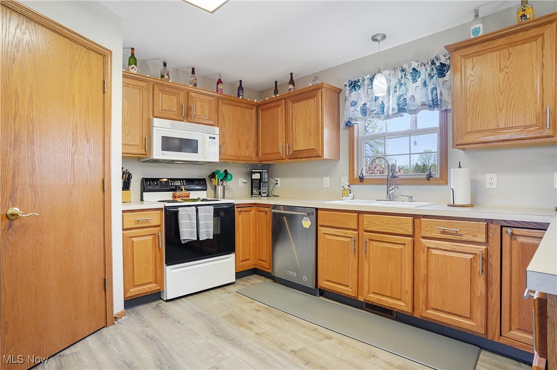 803 Collins Pond Drive, Ravenna, Ohio image 12