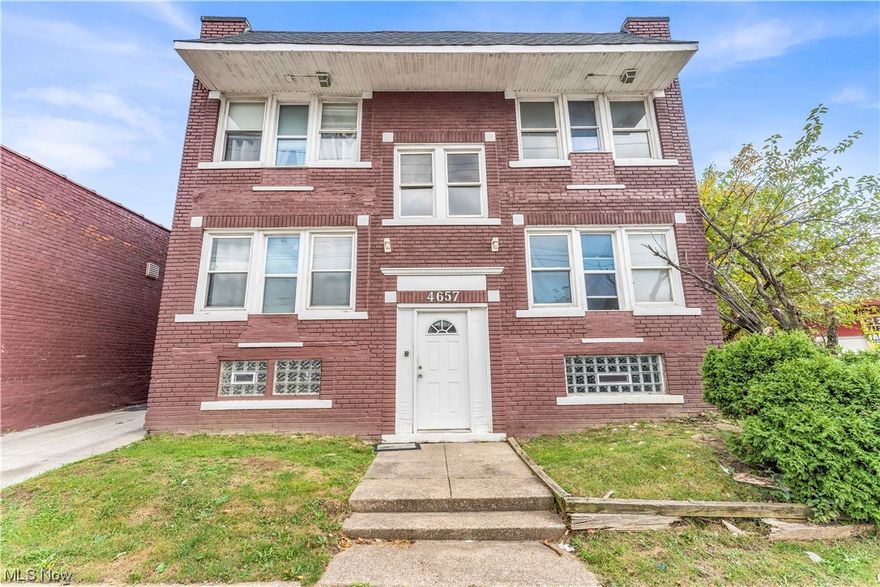 4657 Warner Rd Apt 4 Garfield Heights- 2 bed 1 bath apartment! //

$725 rent / $725 deposit //
$49 application fee per adult //
NO SMOKING //
1 time $99 non-refundable set up fee paid at lease signing //

$30/month required resident benefit package; can include personal property/liability insurance for an additional $5/month for $35/month total. 

All applicants are required to fill out a PetScreening application, found on our website/app before being processed. Even if you have NO pets - this app must be filled out. 1-2 pets OK w/ approved PetScreening & PetFee (Some breed restrictions apply). 1 time, non-refundable pet fee of $200-500 per animal applies to all pets & must be paid prior to or when you pay your 1st month rent. (No fee for qualified assistance animals) //

Our application is processed through a secure site: Findigs. They require ID & income verification. Without this, your app will not be processed. They offer 24/7 chat support on their app directly if you have any questions //
 
This classy, clean 2 bedroom, 1 bath apartment is beautiful - do not miss out! The kitchen is spacious with plenty of cabinets plus a fridge (resident to provide stove), and an open living/dining room for a spacious, cozy feel. Full bathroom with tub/shower combo. Both bedrooms are nice size and have their own closets for ample storage!

The resident pays gas/electric & handles snow removal. Serious inquiries only.